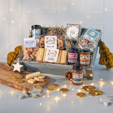 An image of the Large Nibbles Wooden Hamper.